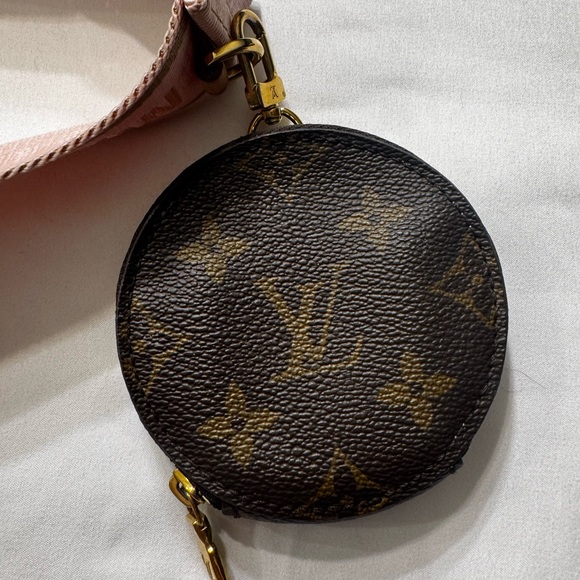 Louis Vuitton Mini Pochette with coin purse and pink strap. - Picture 9 of 9